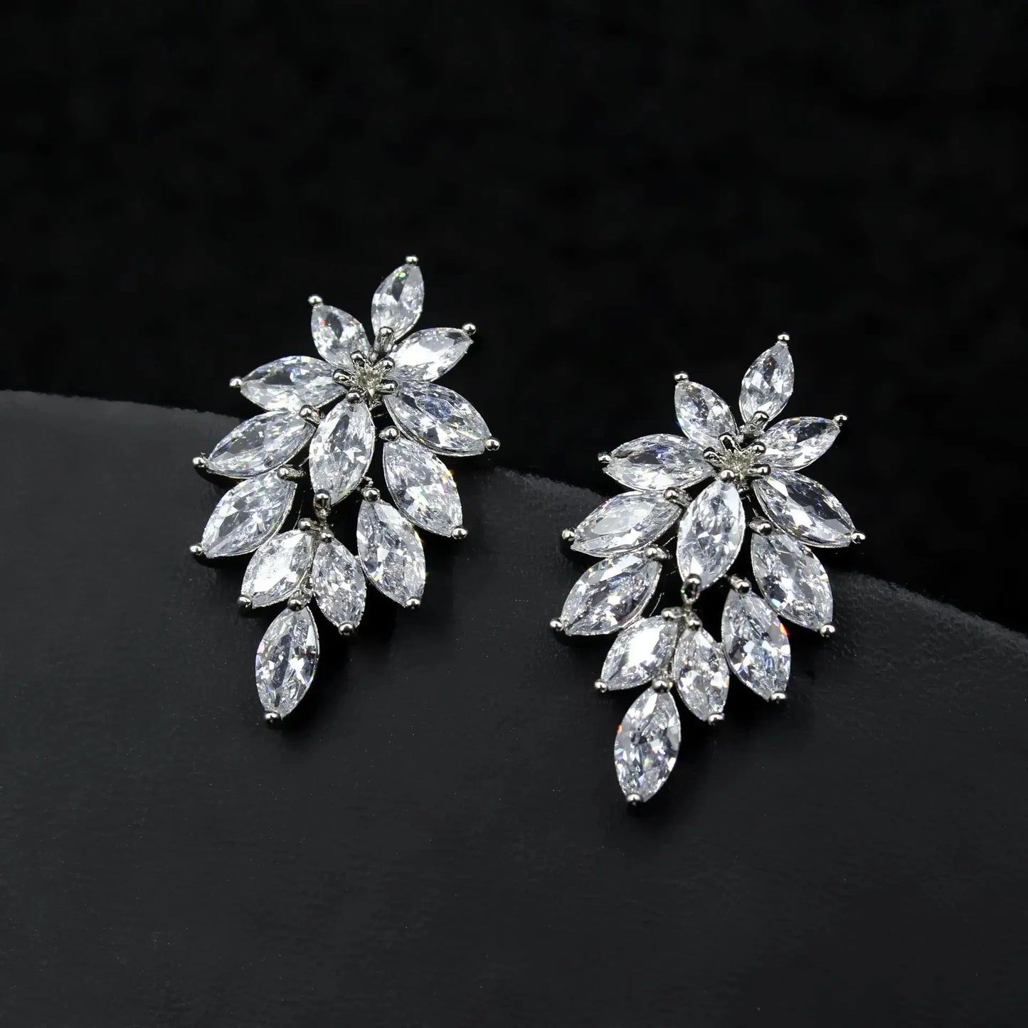 Leaf Shaped Earrings Women's Fashion Jewelry Simple Design Cross-Border Accessories Elegant Feelings from Mainland China