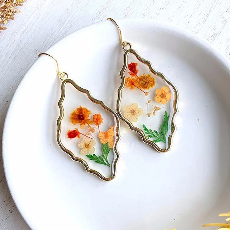 Unique Immortal Flower Earrings Epoxy Resin Pressed Flower Natural Earrings Sweet Floral Drop Earrings For Holiday Boho Jewelry