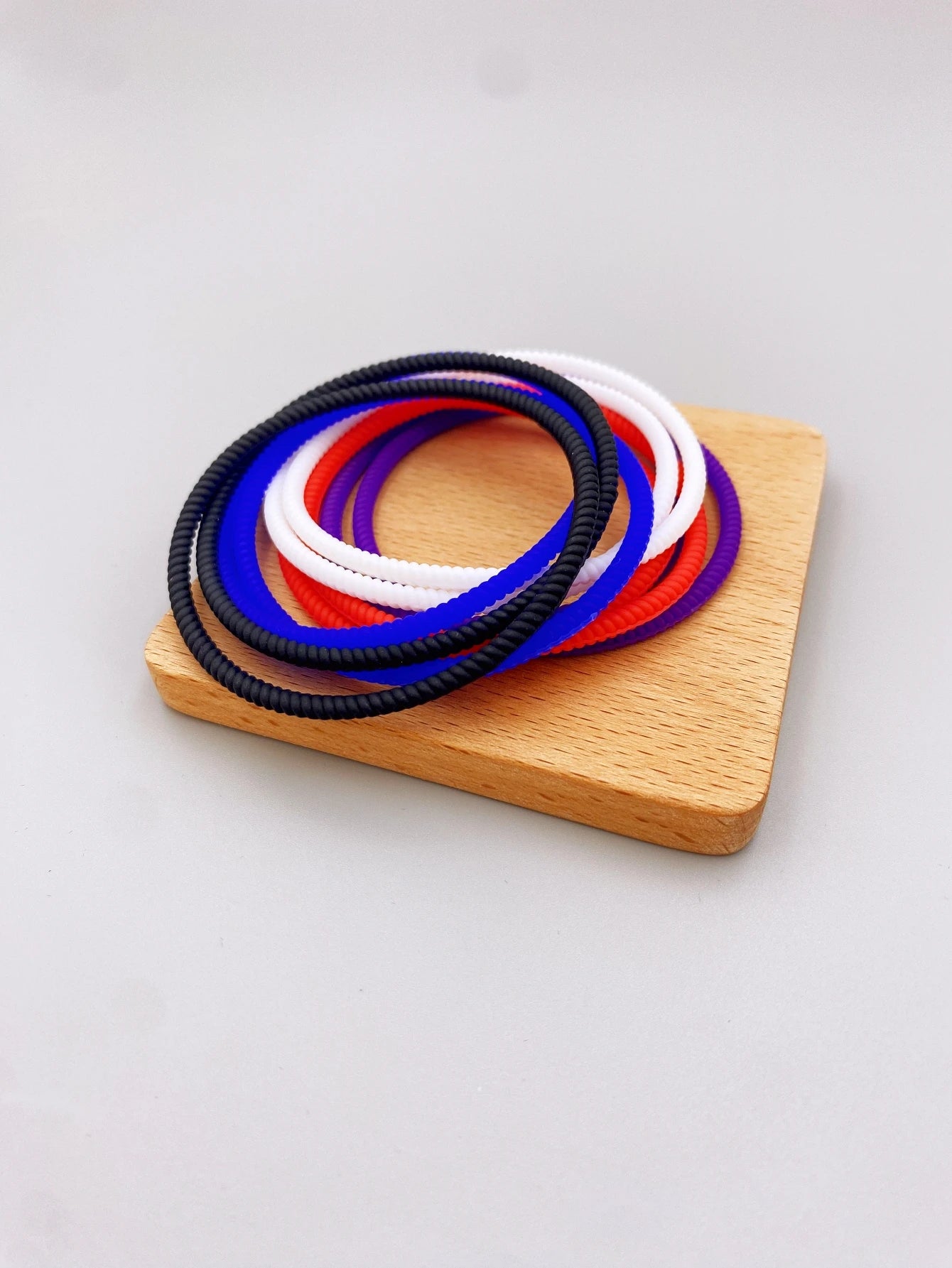 10 Pcs Fluorescent Silicone Bracelets, Fashionable Twisted Bracelets with Multi-color Elasticity for Sports