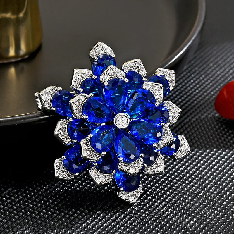 New style of design, elegant personality, exquisite snowflake shape, unique brooch, coat accessories, anti-exposure