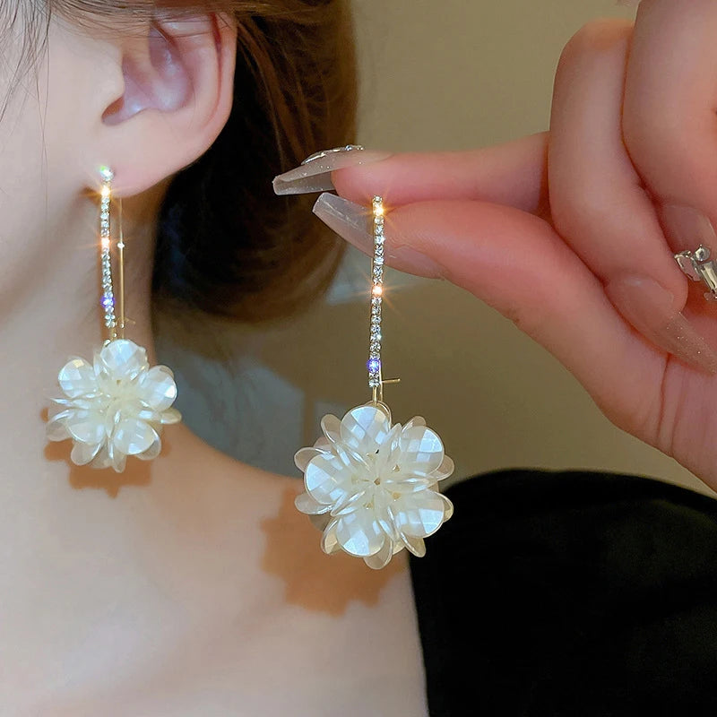 Elegant White Flower Earrings Creative Shell Stone Long Drop Earrings With Flowers Women Floral Statement Jewelry Wholesale