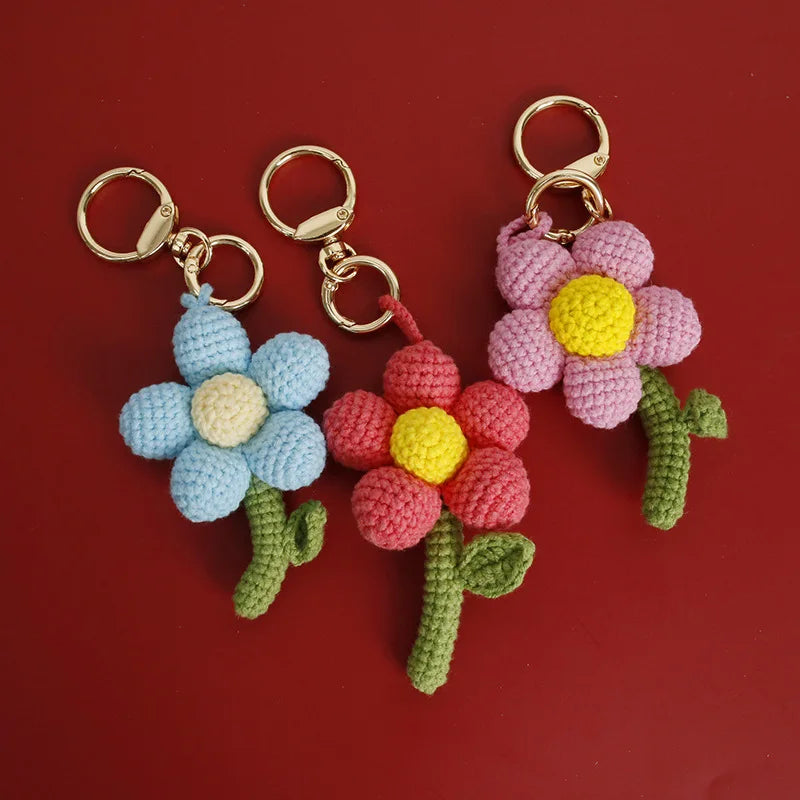 Cute Red Flower Crochet Keychain Handmaking Knitting Bouquet Pendant Keychain Creative Car Keys Keyring Cute Knitted Accessories