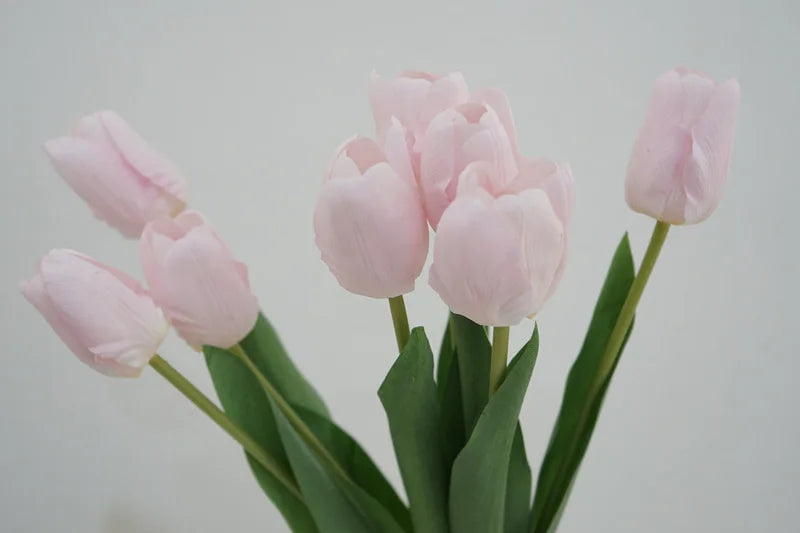 5Pcs Hand Feel Moisturizing Tulip Flowers Real Touch Artificial Flowers for Home Decoration Fake Tulips Flowers Wedding Bouquet