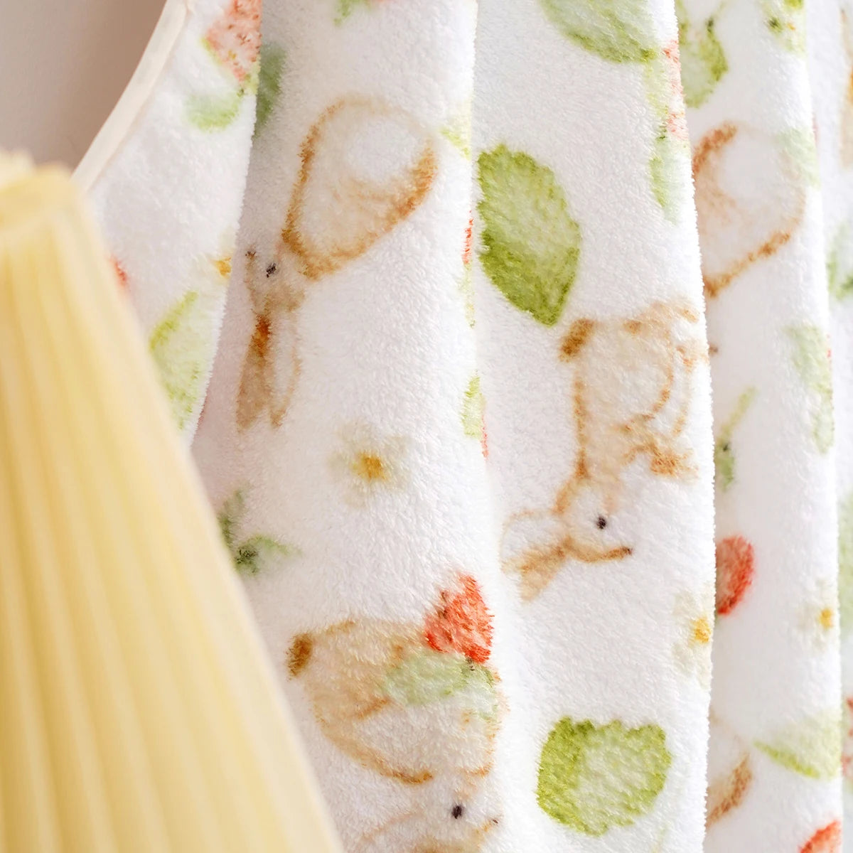 Tejesa Winter Thickened Super Absorption Coral Fleece Baby Swaddle Blanket /Newborn Bath Towel Size 80x80cm