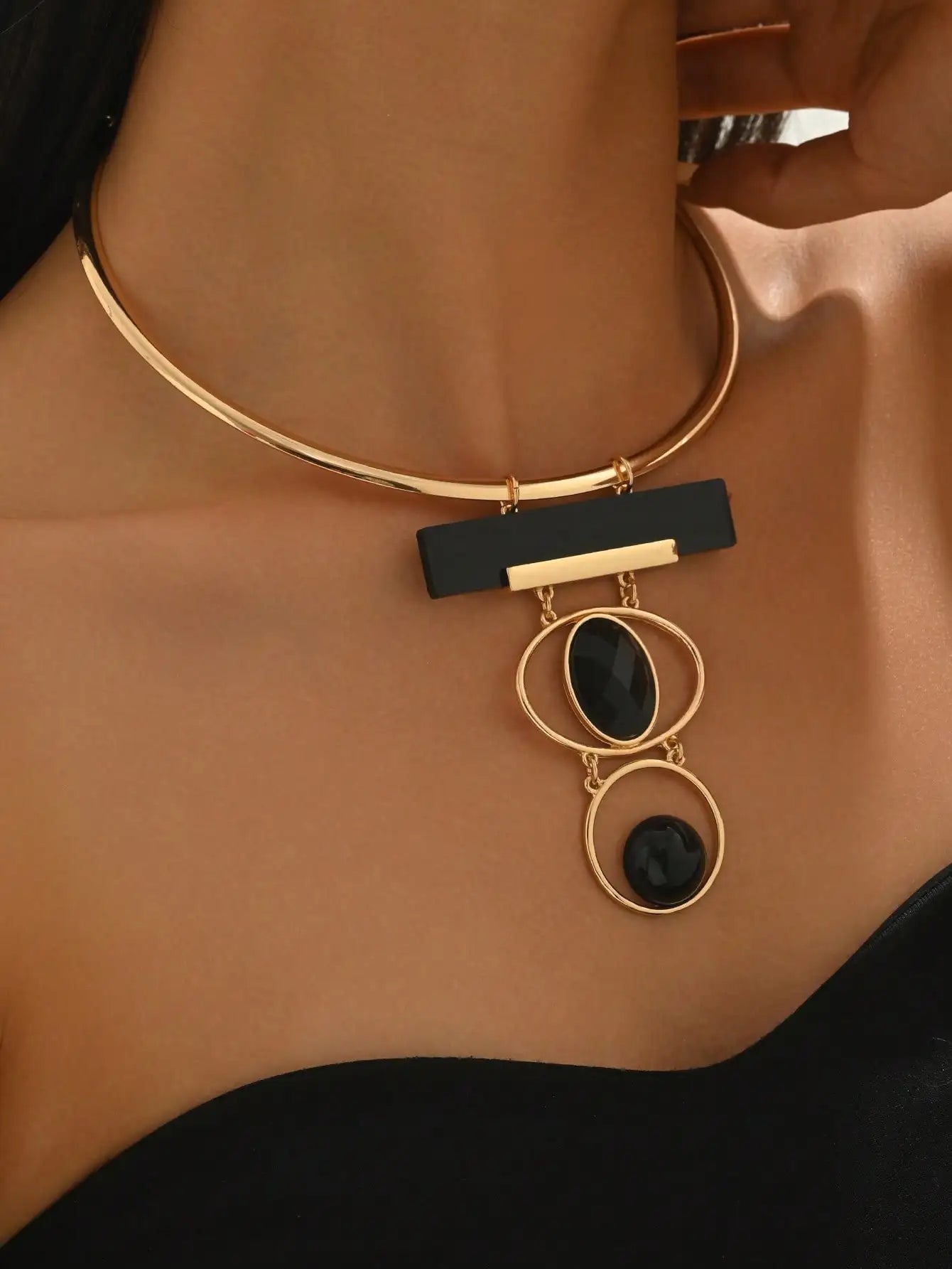 Retro Creative Geometric Bi-color Inlay Pendant Open Fine Necklace for Women Daily Versatile Simple Elegant Jewelry Accessory