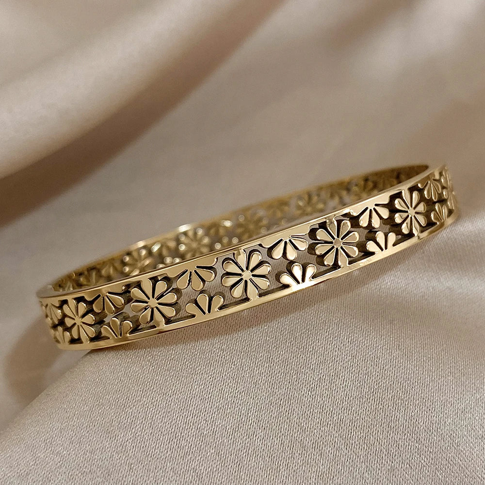 Greatera Stainless Steel Hollow Daisy Flower Cuff Bracelet Bangles for Women Gold Plated Floral Bracelets Waterproof Jewelry