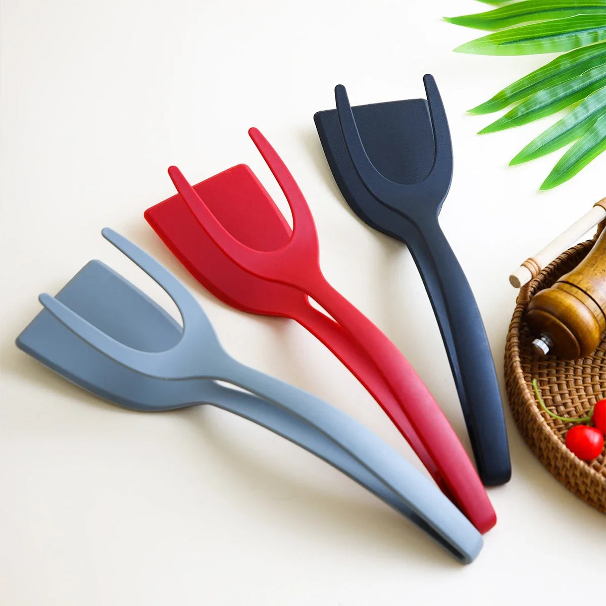 Hemasa 2Pcs 2 In 1 Shovel Clip Silicone Grip Flip Tongs/ Egg Steak Spatula Tongs/ Clamp Pancake Fried Turners Cooking Tool Kitchen Accessories