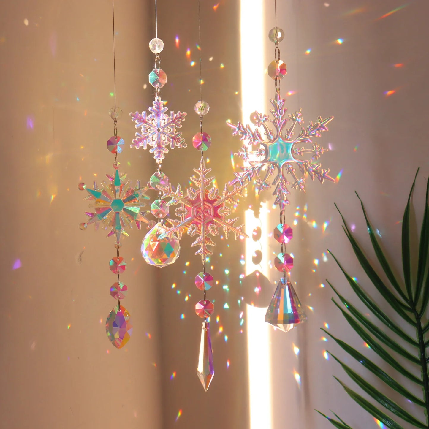 Hemasa Suncatcher Crystal Snowflake Stained Glass Rainbow Maker Hanging Crystal Garden Decoration Outdoor Christmas Decoration Gift