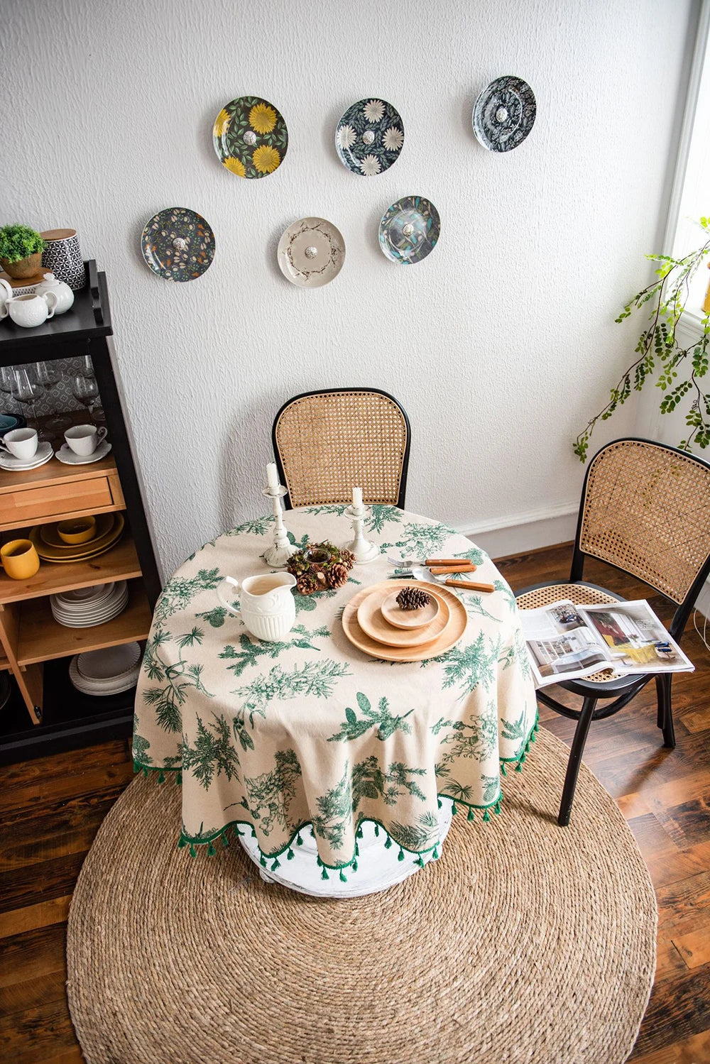 Green Leaves Print Round Tablecloth Cotton Linen Boho Table Cloth with Tassels for Kitchen Restaurant Christmas Party Decoration