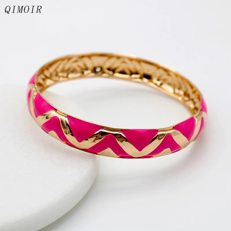 Fuchsia Enamel Metal Bangle For Women Designer New Jewelry Fashion Bohemia Wave Stripe Styles Iron Trendy Girl Gift Party 202195