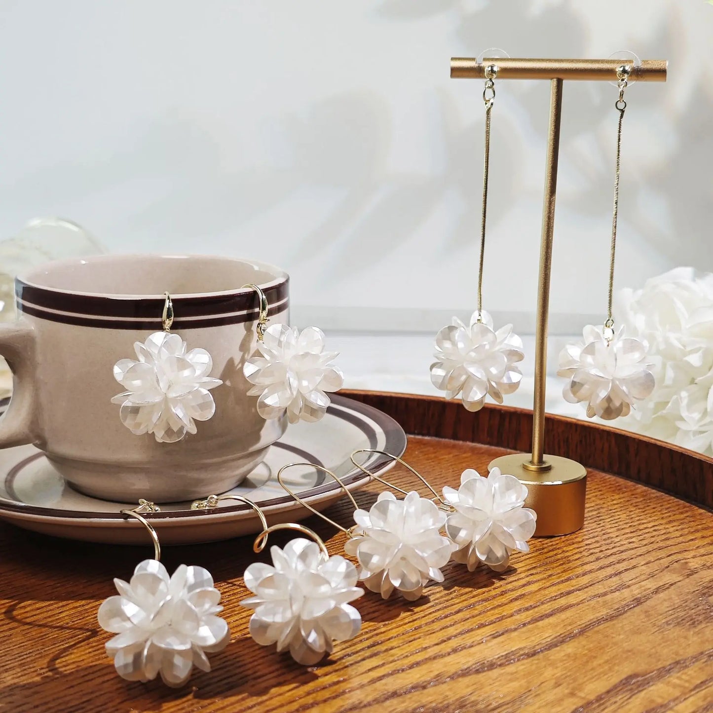 Elegant White Flower Earrings Creative Shell Stone Long Drop Earrings With Flowers Women Floral Statement Jewelry Wholesale