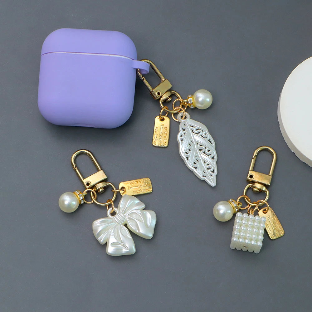 Elegant Pearl Keychain Luxury Shell Flower Leaf Pearl Keyring Handbag Charm DIY Car Key Accessories for Women Stylish Gift