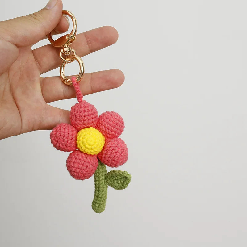 Cute Red Flower Crochet Keychain Handmaking Knitting Bouquet Pendant Keychain Creative Car Keys Keyring Cute Knitted Accessories