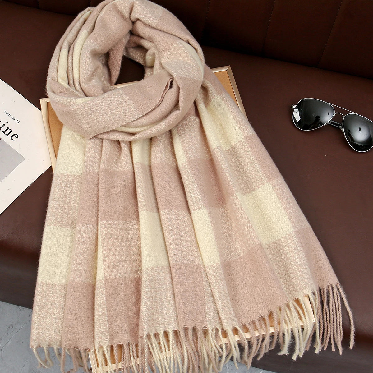 A classic plaid scarf for autumn and winter, versatile and casual, soft scarf shawl suitable for daily wear