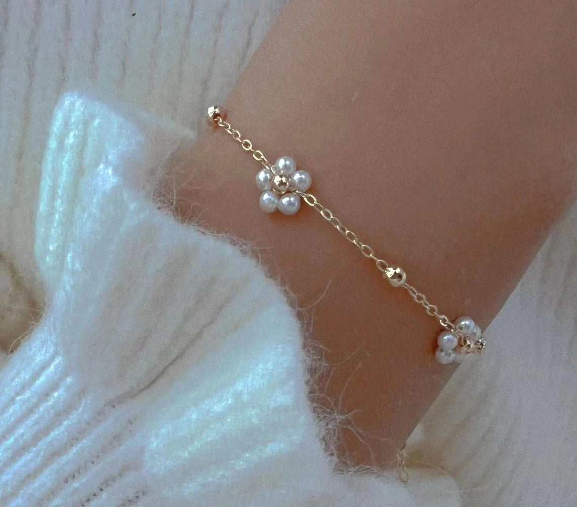 Dainty Tiny Pearl Daisy Flower Beaded Bracelets On Hand for Women Bridal Vintage Bracelet Homme Femme Trendy New In Jewelry Gift
