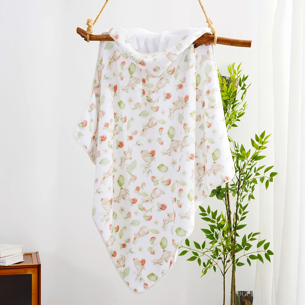 Tejesa Winter Thickened Super Absorption Coral Fleece Baby Swaddle Blanket /Newborn Bath Towel Size 80x80cm