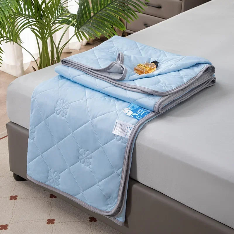 Cooling Blankets Smooth Air Condition Comforter Lightweight Summer Quilt with Double Side Cold & Cooling Fabric