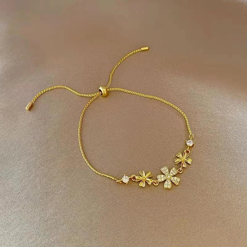 Hemasa 4pcs   Small Daisy Flower Pendant  Faux Pearl Bracelet Set for Women