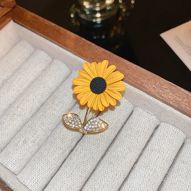 Fashion Rhinestone Sunflower Brooches For Women Exquisite Plant Daisy Floral Enamel Lapel Pins Clothes Badge Wedding Jewelry