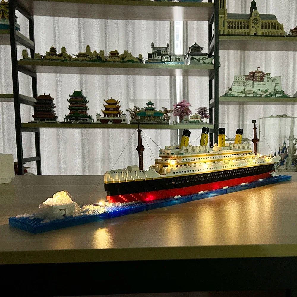 Hemasa  Titanic 3D Plastic Model Ship Building Blocks for Adults / Micro Mini Bricks Toys Kits Assemble Cruise Boat Kids Gift