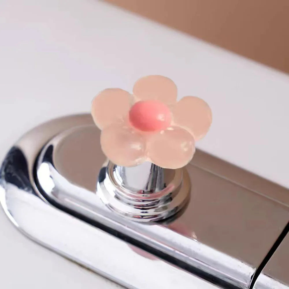 Hemasa 5pcs Flower Shaped Toilet Presser Love Toilet Press Button Tank Push Switch Water Tank Buttons Nail Protector Bathroom Decor