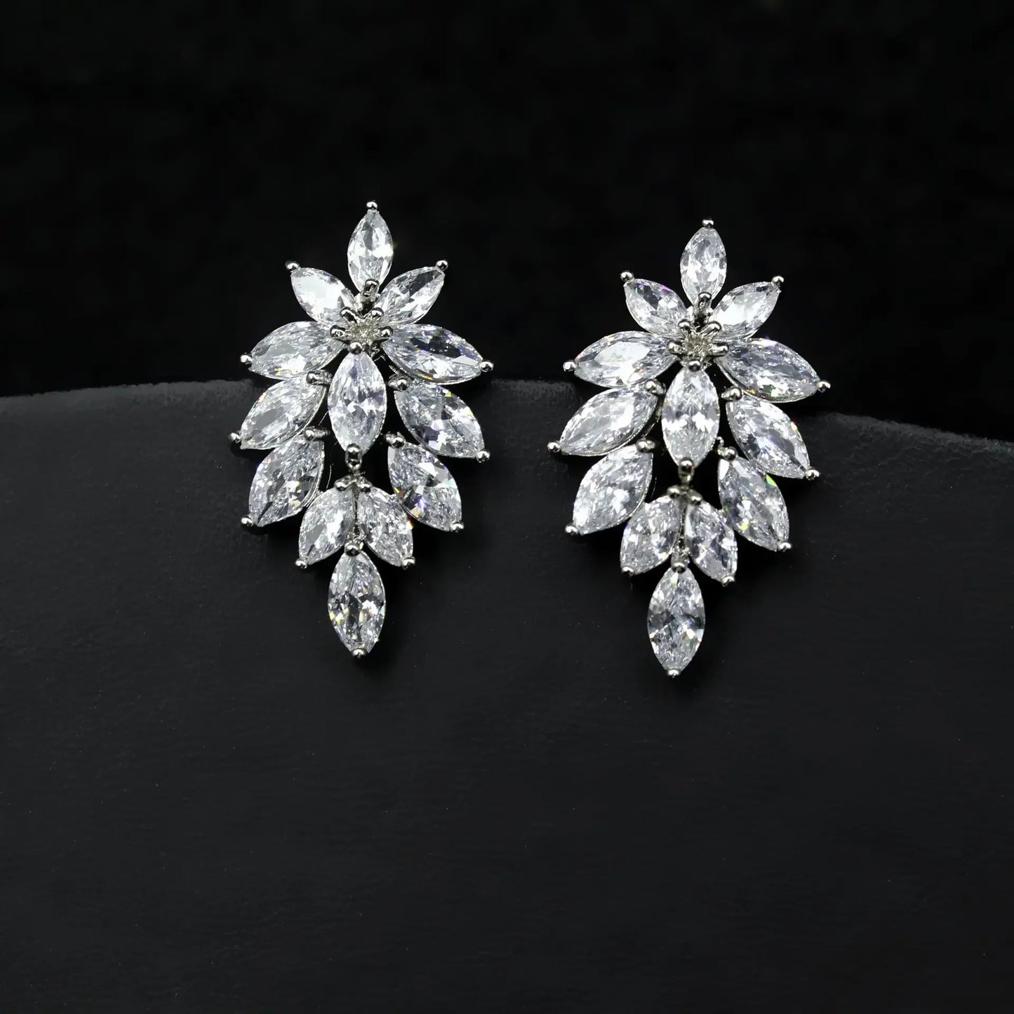 Leaf Shaped Earrings Women's Fashion Jewelry Simple Design Cross-Border Accessories Elegant Feelings from Mainland China