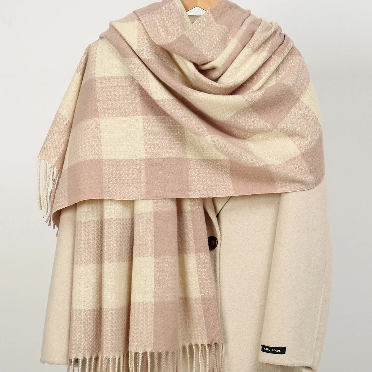 A classic plaid scarf for autumn and winter, versatile and casual, soft scarf shawl suitable for daily wear