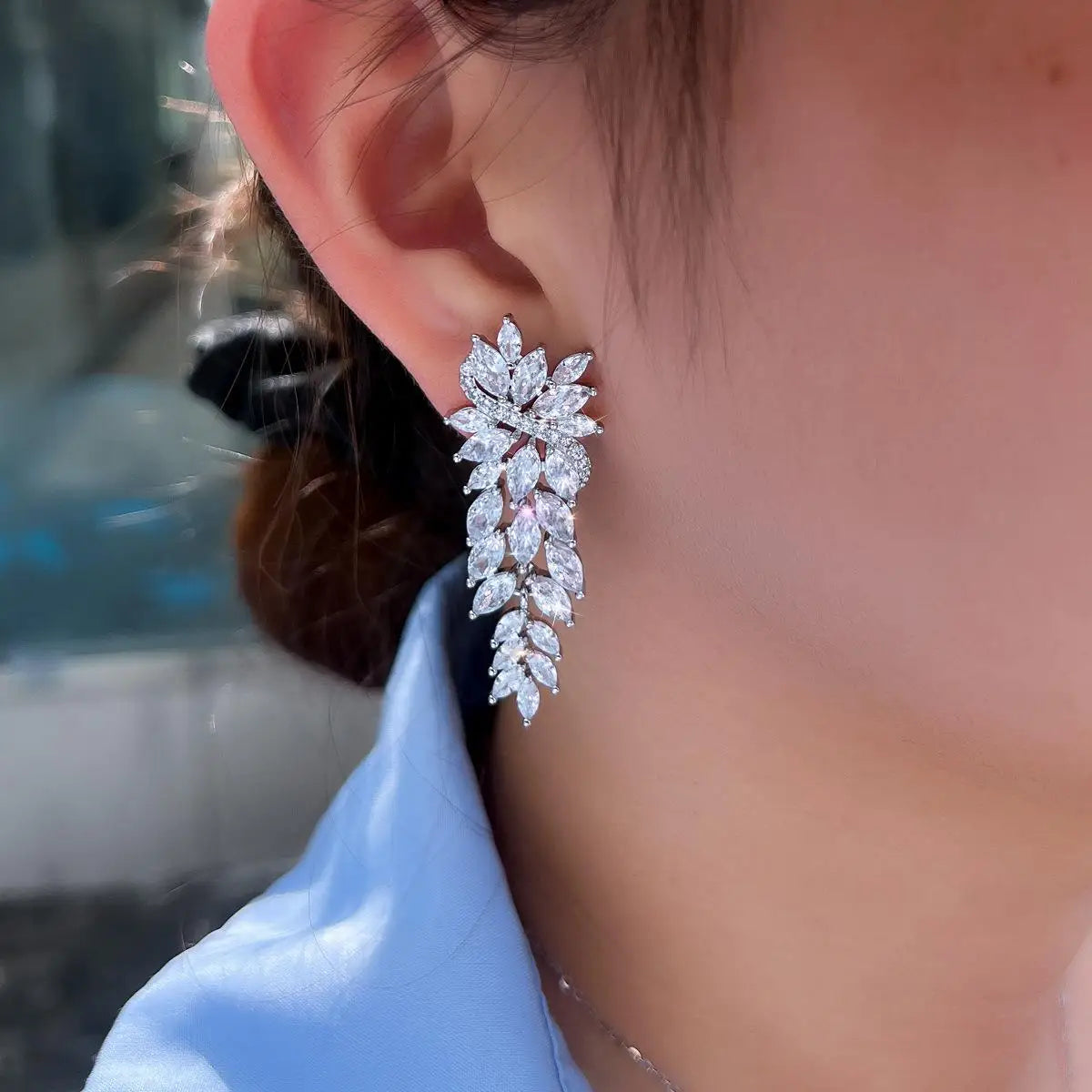 Hemasa Beautiful Floral Hoop Earrings /Women's Fashion Jewelry Alloy Embedded Zircon Spring ear rings
