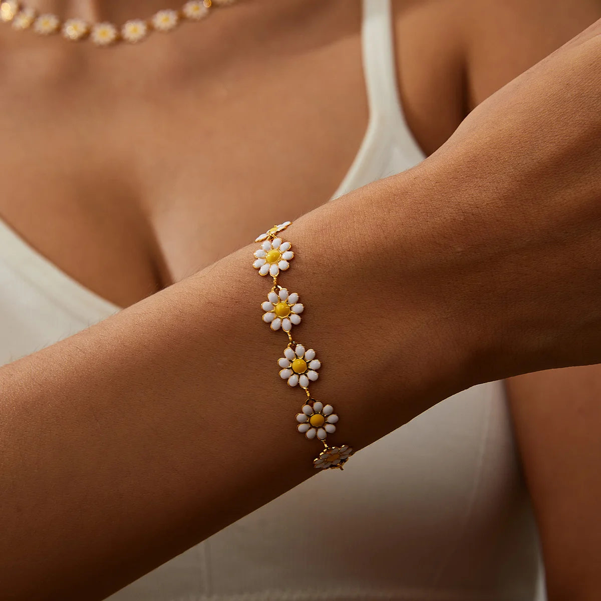 Hemasa Fashion  Daisy Flower Bracelets For Women /Girls