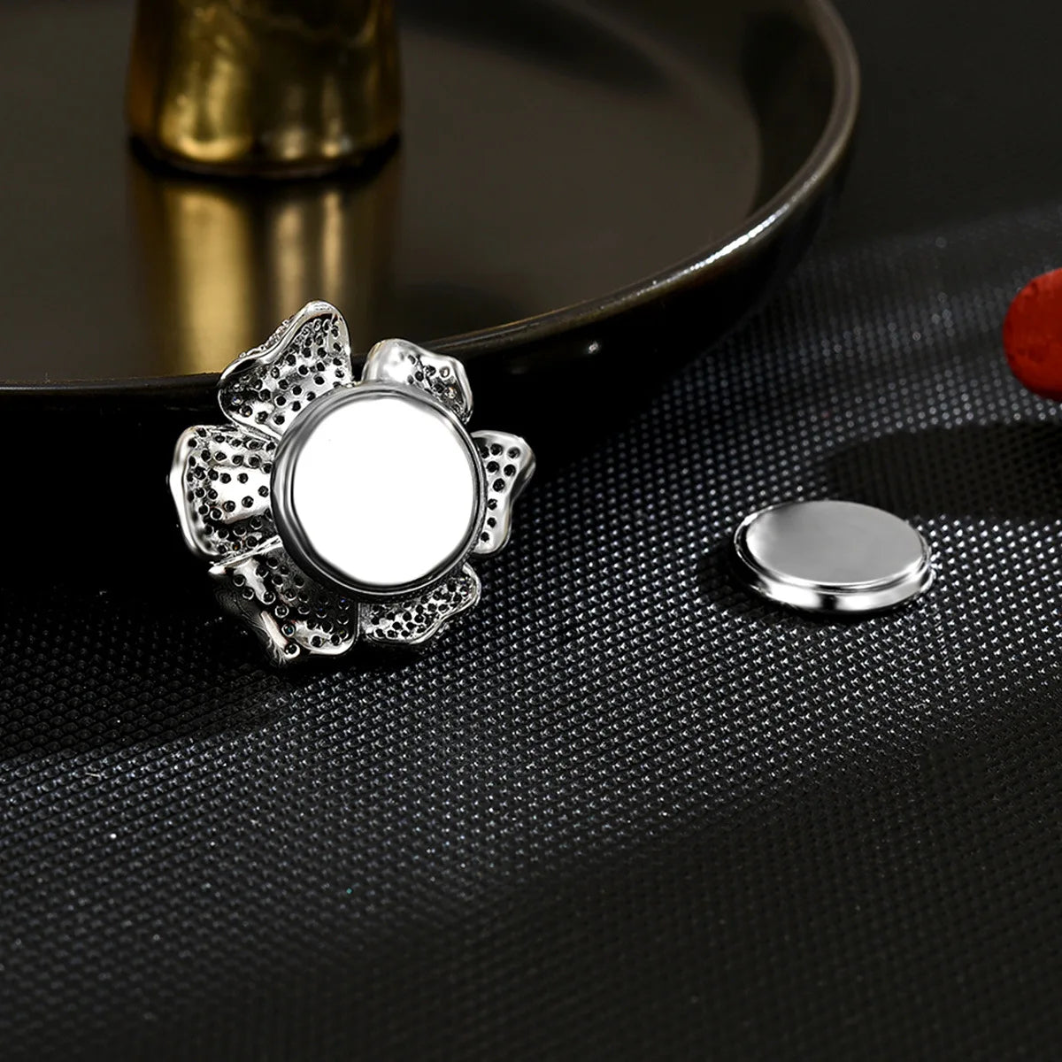 Retro niche small orchid magnetic buckle new temperament versatile inlaid diamond zircon flower corsage accessories