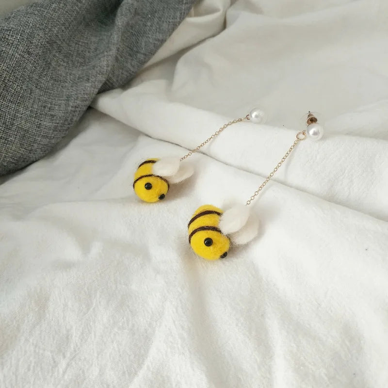 Cute Bee Earrings Creative Handmaking Wool Felt Bee Drop Earrings Fashion Kawaii Long Earring For Women Girls Ear Accessories
