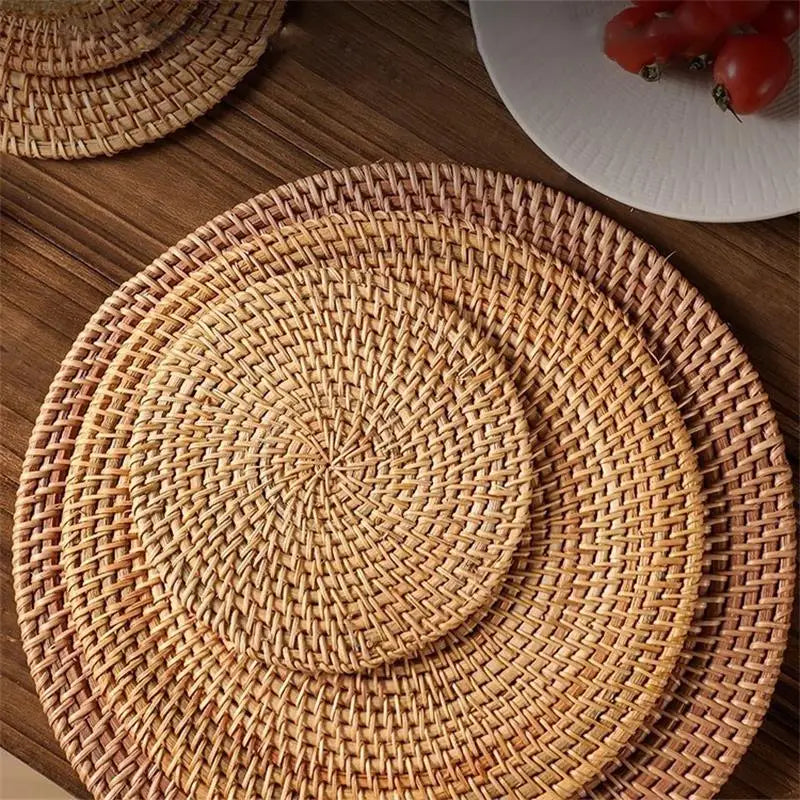 Hemasa Set of 4  Round Natural Rattan Coasters Hand Vine Woven Hot Insulation Placemats(18 cm)
