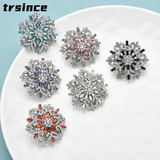 Exaggerated Rotatable Christmas Snowflake Brooches Pins for Women Unisex 6-color Winter Flowers New Year Party Brooch Gifts