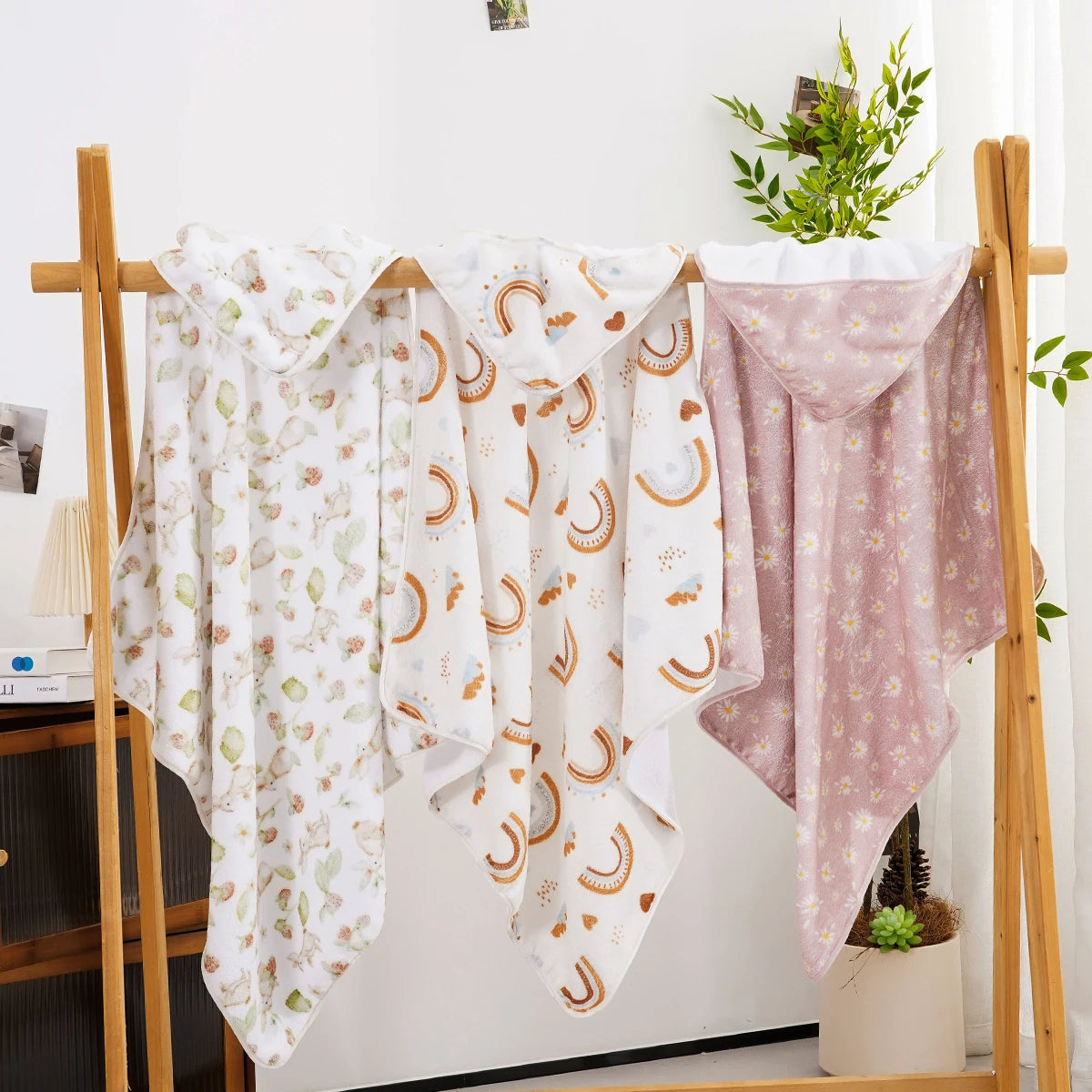 Tejesa Winter Thickened Super Absorption Coral Fleece Baby Swaddle Blanket /Newborn Bath Towel Size 80x80cm