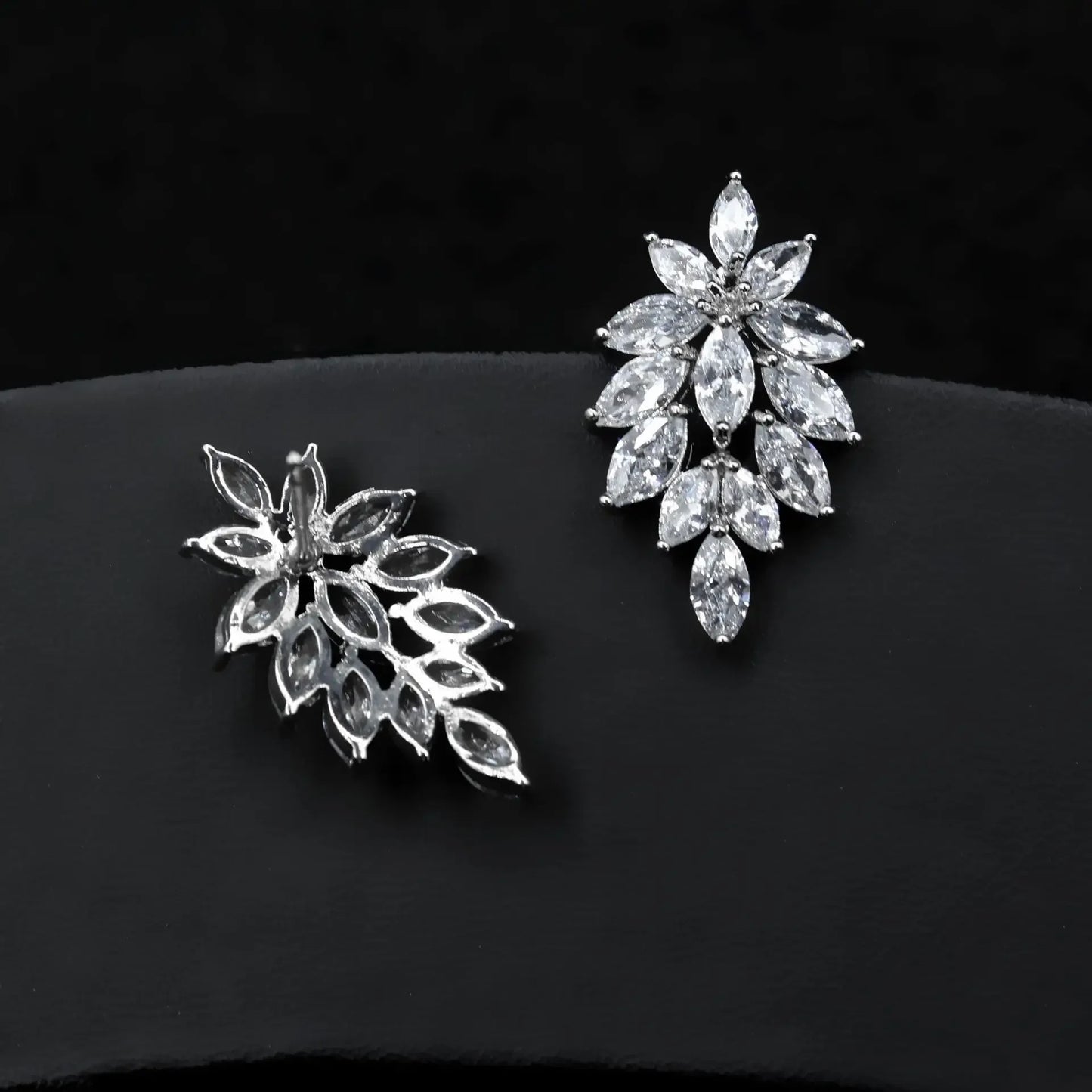 Leaf Shaped Earrings Women's Fashion Jewelry Simple Design Cross-Border Accessories Elegant Feelings from Mainland China