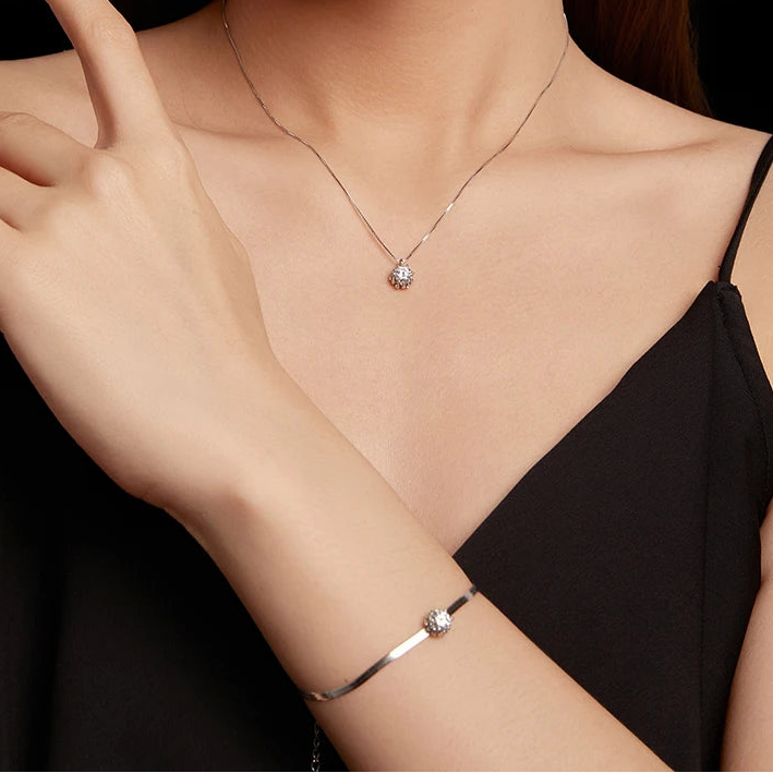 Tejesa 0.5CT Flower Buds Moissanite Necklace/ 925 Sterling Silver Halo Pendant Necklace with Box Chain for Women