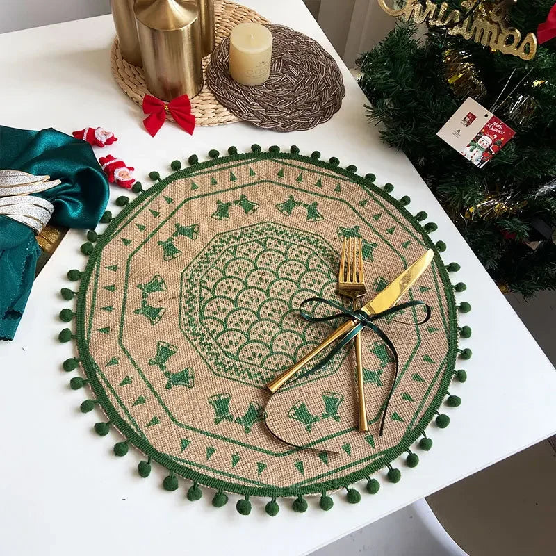 Christmas Retro Jute Placemat Round Printed Woven Dining Table Mat with Wool Ball Heat-Resistant Home Decorative Coffee Cup Mats