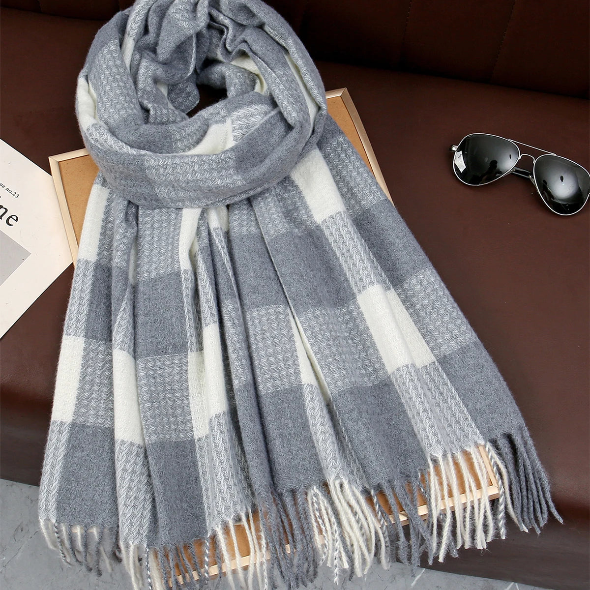 A classic plaid scarf for autumn and winter, versatile and casual, soft scarf shawl suitable for daily wear