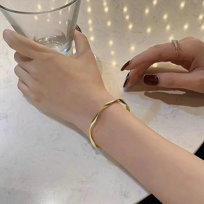 2023 New Fashion Twisted Bracelet Simple Design Opening Bangle Women Fine Fashion Jewelry Wedding Party Jewelry  Gifts Wholesale