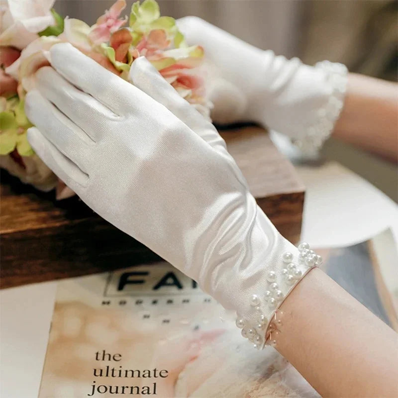 Elegant Beaded Lace Satin Short Bridal Gloves 2025 Fingerless Wedding Gloves White Ivory Wedding Accessories Veu De Noiva