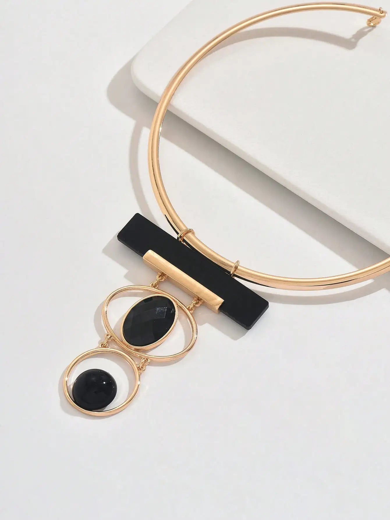 Retro Creative Geometric Bi-color Inlay Pendant Open Fine Necklace for Women Daily Versatile Simple Elegant Jewelry Accessory