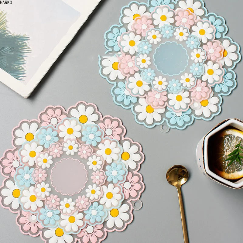 Hemasa set of 4 Silicone Tableware Insulation Mat Coaster Heat-insulated Bowl Flower Style Sweety Placemat for Home/Decor/Desktop