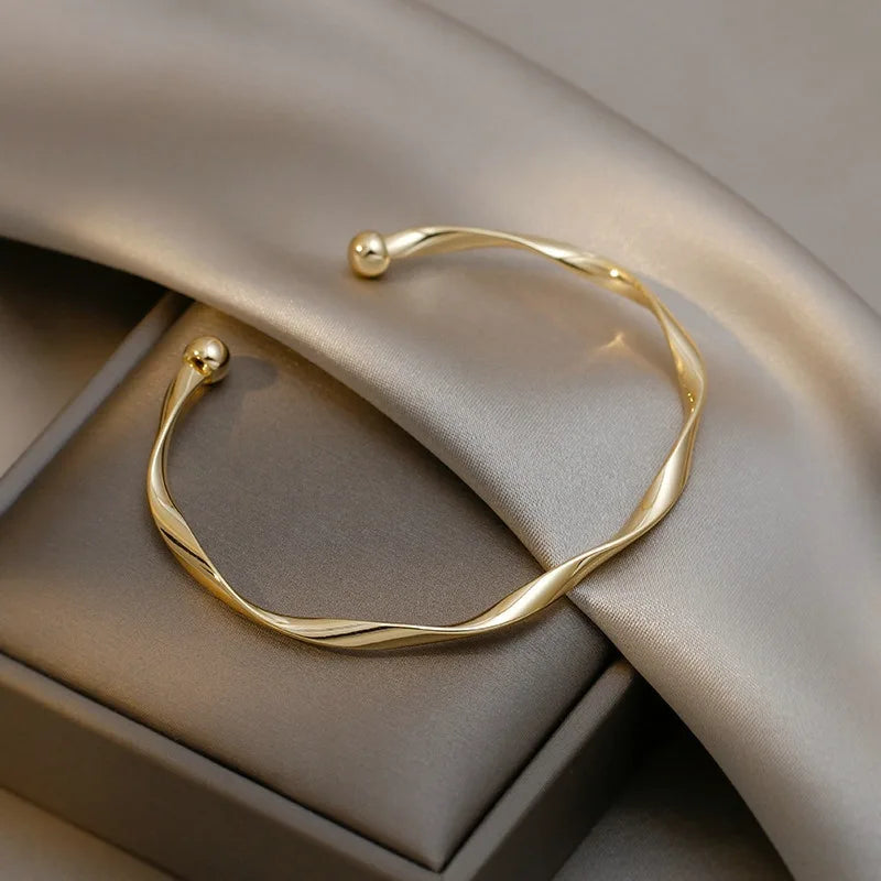 2023 New Fashion Twisted Bracelet Simple Design Opening Bangle Women Fine Fashion Jewelry Wedding Party Jewelry  Gifts Wholesale