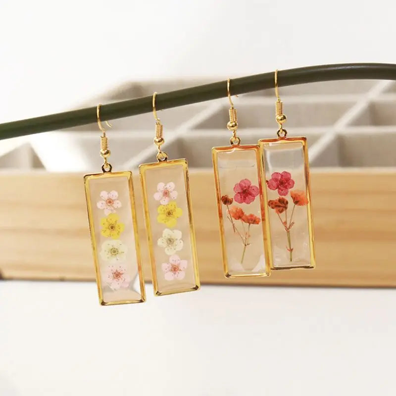 Unique Sunflower Earrings Handmaking Epoxy Resin Pressed Flower Earrings Women Statement Jewelry Elegant Earrings Wholesale 2024