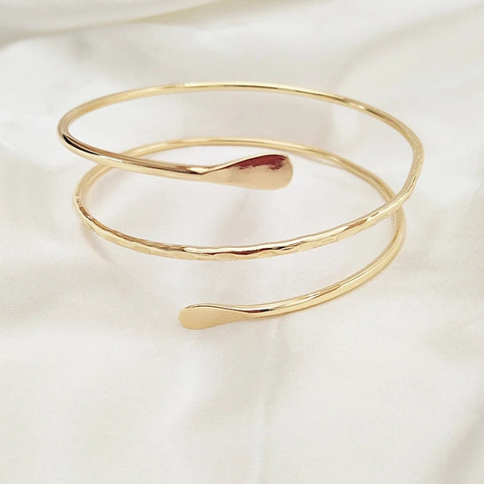 Upper Arm Bracelet Metal Coil Swirl Spiral Shape Armband Cuff Fashion Simple Arm Bangle Armlet Adjustable for Women Girl