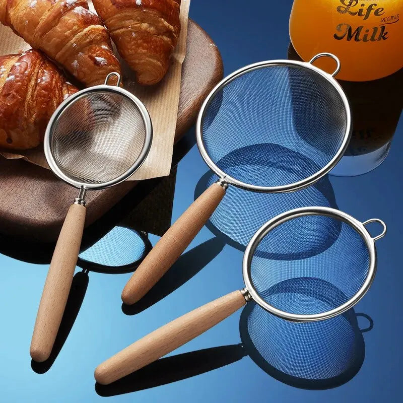 Hemasa 1pc   Stainless Steel Mesh Filter Spoon with Wooden Handle  /Flour Filter Spoon Household Kitchen Fried Food Filter Oil