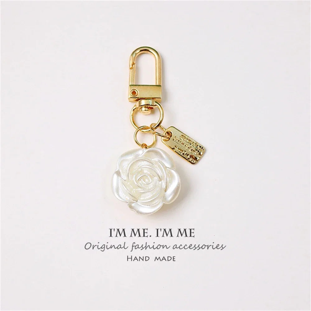 Elegant Pearl Keychain Luxury Shell Flower Leaf Pearl Keyring Handbag Charm DIY Car Key Accessories for Women Stylish Gift
