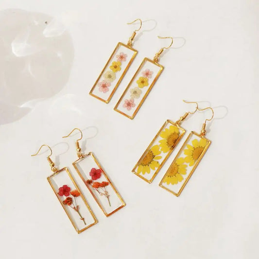 Unique Sunflower Earrings Handmaking Epoxy Resin Pressed Flower Earrings Women Statement Jewelry Elegant Earrings Wholesale 2024