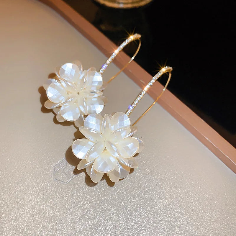 Elegant White Flower Earrings Creative Shell Stone Long Drop Earrings With Flowers Women Floral Statement Jewelry Wholesale