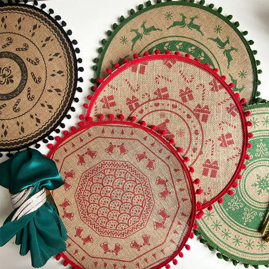 Christmas Retro Jute Placemat Round Printed Woven Dining Table Mat with Wool Ball Heat-Resistant Home Decorative Coffee Cup Mats